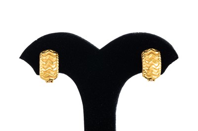 Lot 40 - A PAIR OF 22CT GOLD EARRINGS, 4.11 g.