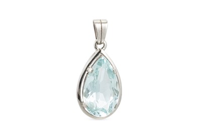 Lot 84 - AN AQUAMARINE PENDANT, of pear shape, mounted...