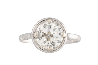 Lot 242 - A VINTAGE DIAMOND SOLITAIRE RING, the old cut...