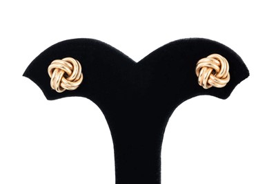 Lot 121 - A PAIR OF 9CT GOLD KNOT EARRINGS, 2.53 g....