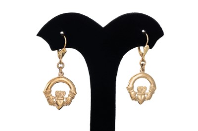 Lot 278 - A PAIR OF 9CT GOLD CLADDAGH EARRINGS, 4.20 g.