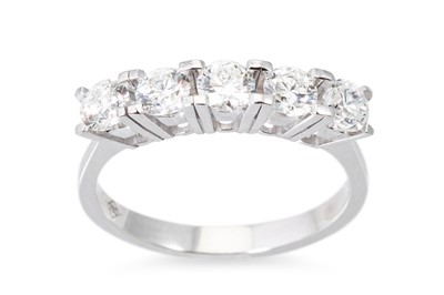 Lot 271 - A FIVE STONE DIAMOND RING, the brilliant cut...