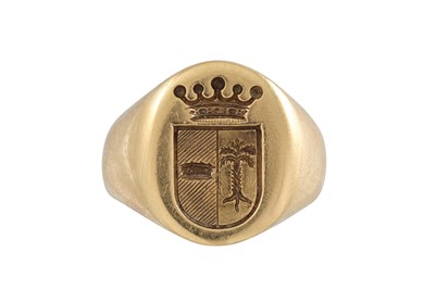 Lot 245 - A VINTAGE 18CT GOLD SIGNET RING, bearing a...