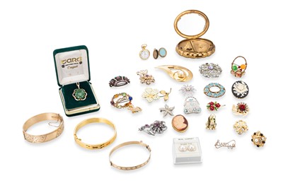 Lot 97 - A LARGE COLLECTION OF COSTUME JEWELLERY, some...