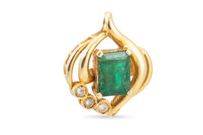 Lot 320 - AN EMERALD AND DIAMOND PENDANT, mounted in...