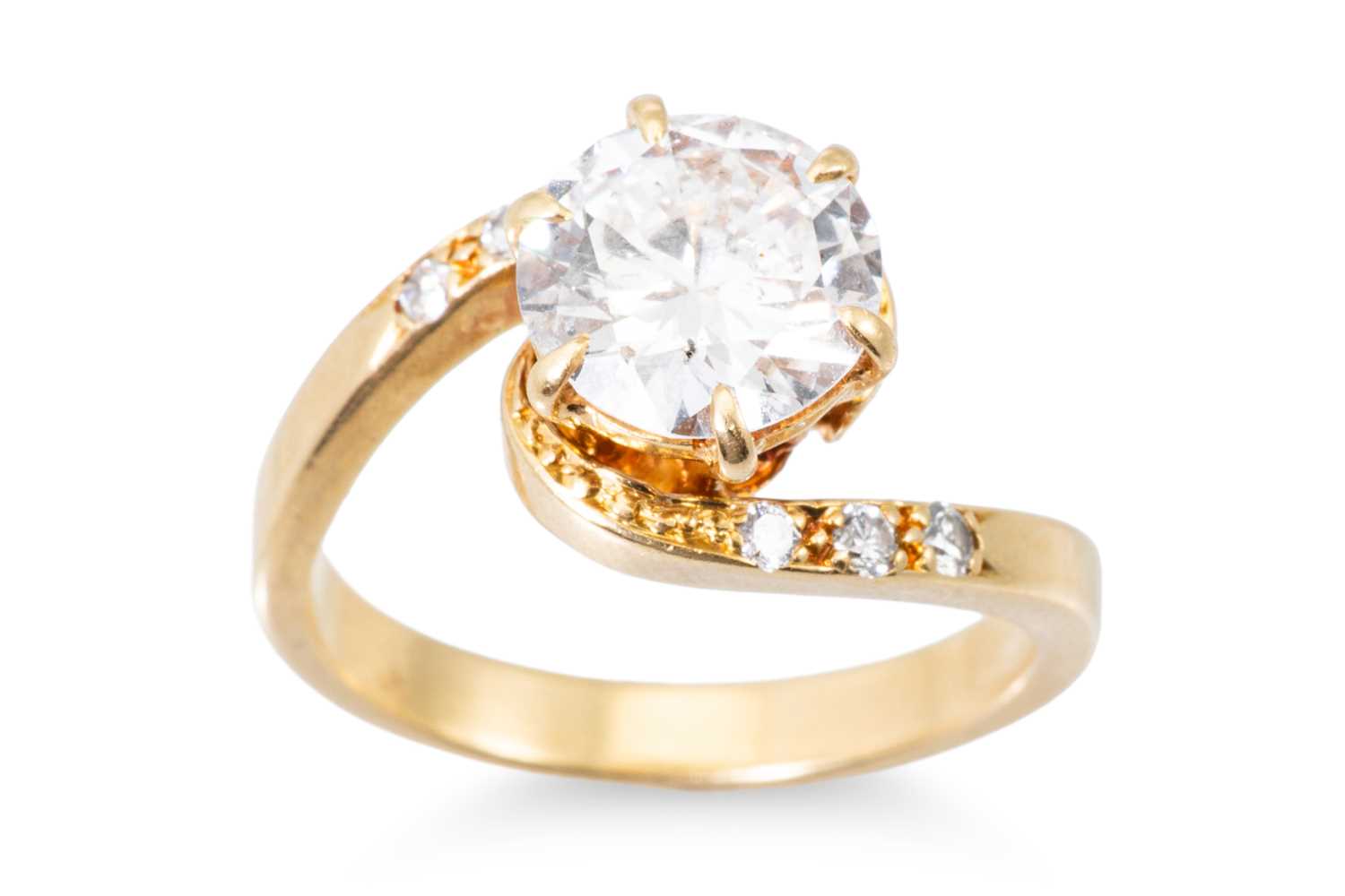Lot 291 - A DIAMOND SOLITAIRE RING, the transitional cut...