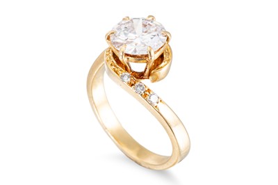 Lot 291 - A DIAMOND SOLITAIRE RING, the transitional cut...