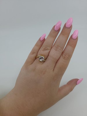 Lot 291 - A DIAMOND SOLITAIRE RING, the transitional cut...