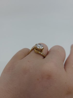 Lot 291 - A DIAMOND SOLITAIRE RING, the transitional cut...