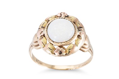 Lot 145 - A 10CT GOLD VINTAGE TWO COLOUR GOLD DRESS RING,...