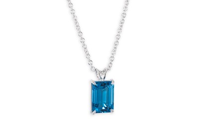 Lot 116 - A BLUE TOPAZ PENDANT, the large rectangular...