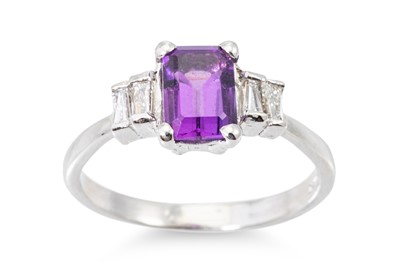 Lot 117 - AN AMETHYST AND DIAMOND RING, the rectangular...