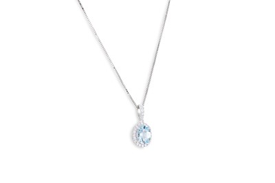 Lot 58 - AN AQUAMARINE AND DIAMOND CLUSTER PENDANT, the...