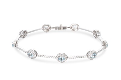 Lot 195 - A DIAMOND AND AQUAMARINE SET CLUSTER BRACELET,...