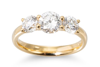 Lot 282 - A DIAMOND THREE STONE RING, the round...