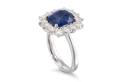Lot 325 - A SAPPHIRE AND DIAMOND CLUSTER RING, the...