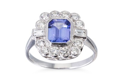 Lot 28 - A DIAMOND AND TANZANITE CLUSTER RING, the...