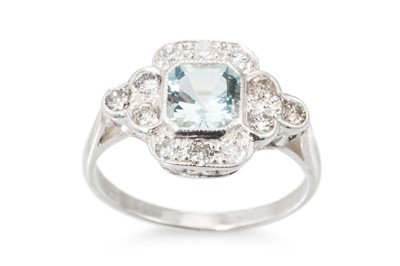 Lot 29 - AN AQUAMARINE AND DIAMOND RING, the step cut...