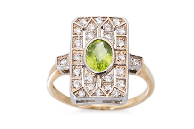 Lot 31 - A DIAMOND AND PERIDOT PLAQUE STYLE RING, the...