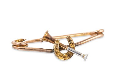 Lot 33 - AN ANTIQUE GOLD BROOCH, in the form of a...