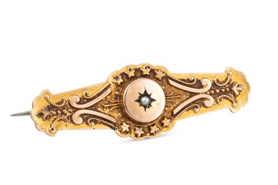Lot 131 - A GOLD AND SEED PEARL SET BROOCH, mounted in...