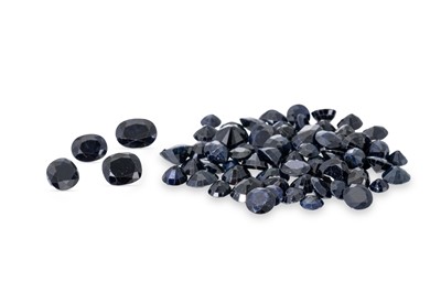 Lot 135 - A BAG OF LOOSE SAPPHIRES. Estimated total...