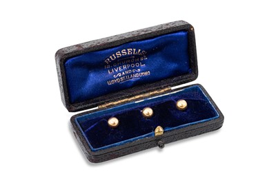 Lot 154 - A SET OF VICTORIAN 18CT GOLD SHIRT STUDS, in...