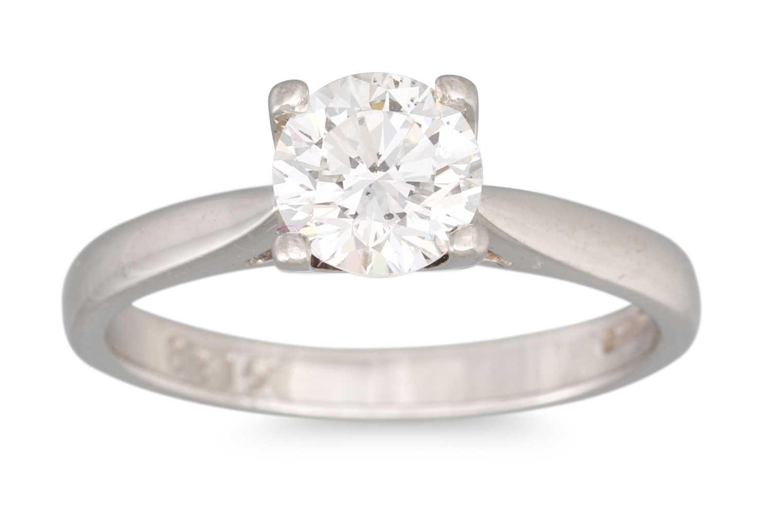Lot 106 - A DIAMOND SOLITAIRE RING, the round brilliant...