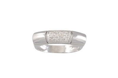 Lot 189 - A PAVE DIAMOND SET RING, the shaped band pavé...