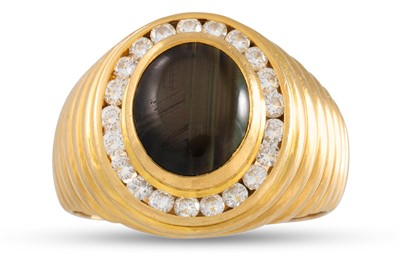 Lot 122 - A GENT'S STONE SET RING, to a diamond surround,...