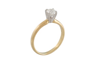 Lot 158 - A DIAMOND SOLITAIRE RING, the round brilliant...