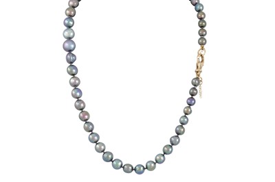 Lot 62 - A SET OF BLACK CULTURED PEARLS, 9ct clasp,...