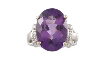 Lot 70 - A LARGE AMETHYST RING TO DIAMOND SHOULDERS,...