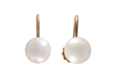 Lot 71 - A PAIR OF ANTIQUE PEARL DROP EARRINGS, screw back
