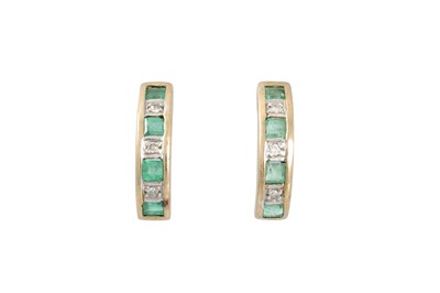 Lot 77 - A PAIR OF DIAMOND AND EMERALD HOOP EARRINGS,...