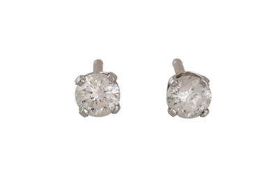 Lot 166 - A PAIR OF DIAMOND STUD EARRINGS, the brilliant...