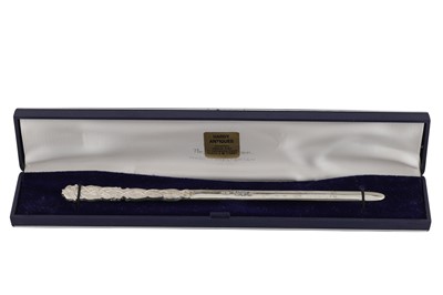 Lot 519 - A MODERN IRISH SILVER CELTIC PATTERN LETTER...