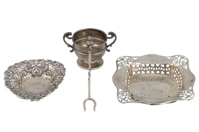 Lot 523 - A MISCELLANEOUS COLLECTION OF SILVER,...