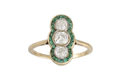 Lot 371 - AN EARLY 20TH CENTURY DIAMOND AND EMERALD...