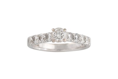Lot 194 - A DIAMOND SOLITAIRE RING, the brilliant cut...