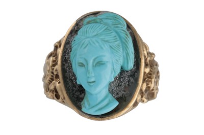 Lot 237 - A VINTAGE 9CT GOLD RING, with a stone set...
