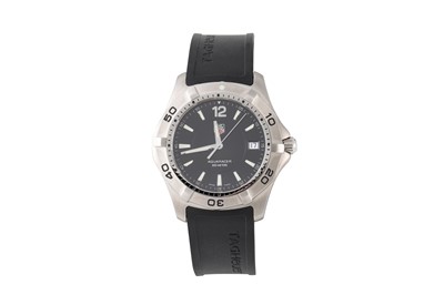 Lot 442 - A GENT'S STAINLESS STEEL TAG HEUER "AQUARACER"...