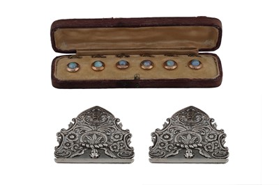 Lot 490 - AN ANTIQUE SET OF SIX BUTTONS IN ORIGINAL BOX,...
