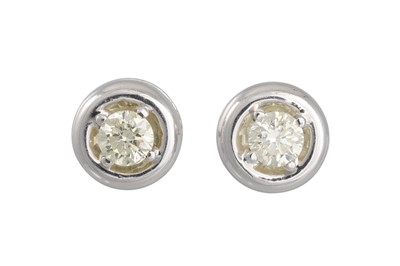 Lot 129 - A PAIR OF DIAMOND STUD EARRINGS, the brilliant...