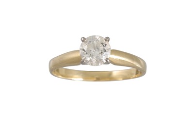 Lot 135 - A DIAMOND SOLITAIRE RING, the brilliant cut...