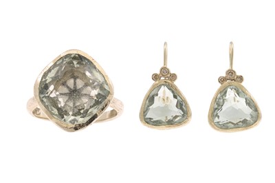 Lot 211 - A GREEN QUARTZ RING, mounted in 18ct gold...