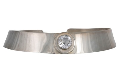 Lot 144 - A STERLING SILVER COLLAR NECKPIECE, set with...