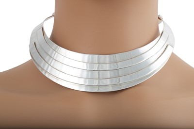Lot 146 - A STERLING SILVER COLLAR NECKPIECE, of...