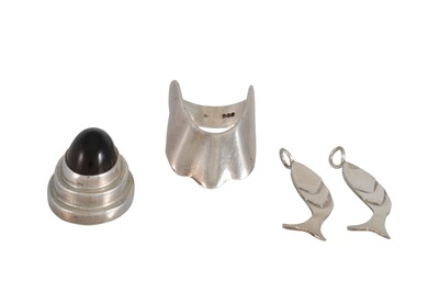 Lot 152 - A SILVER RING, a stone set pendant, and two...