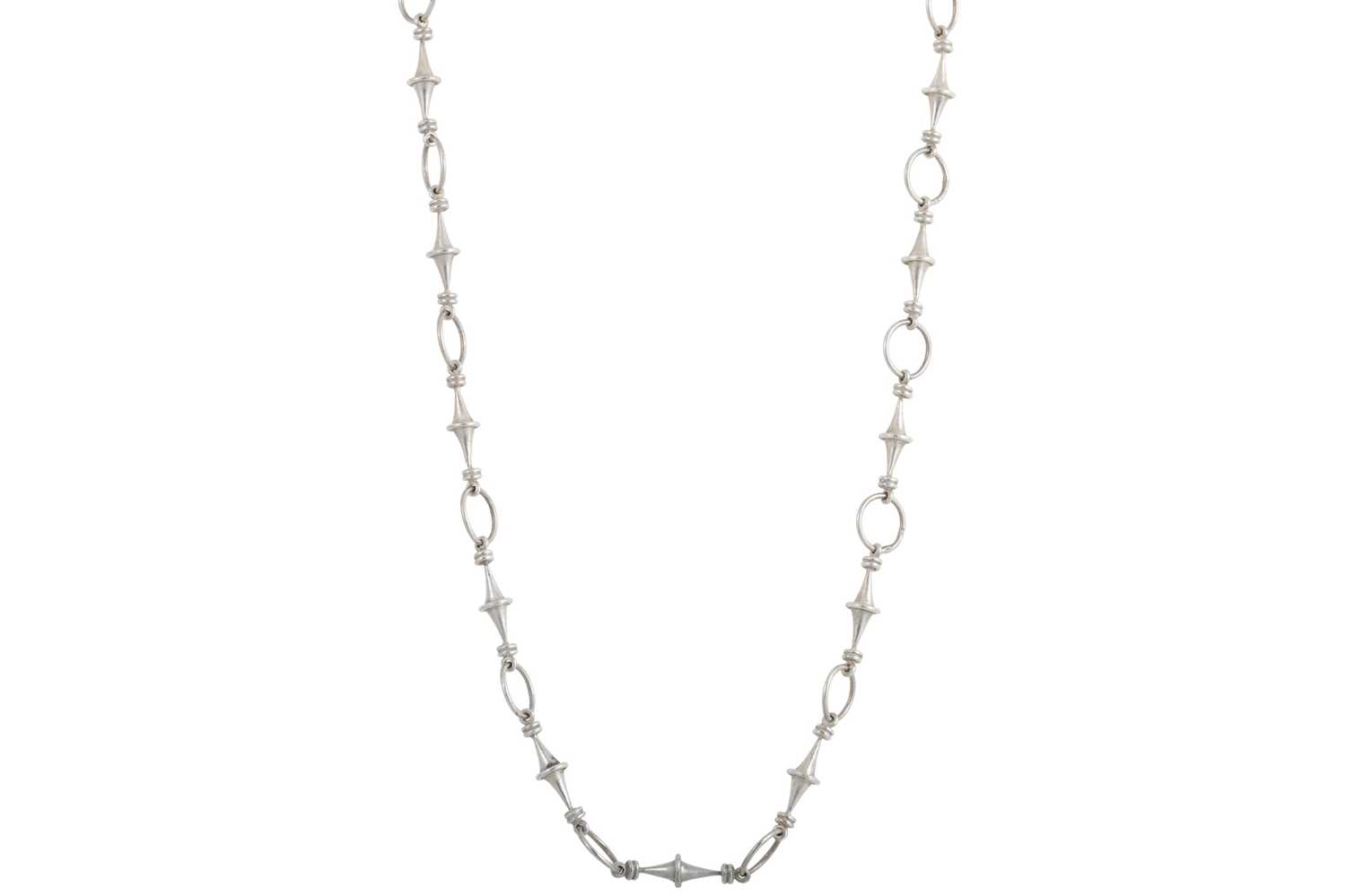 Lot 155 - A SILVER NECKCHAIN BY MARIKA MURNAGHAN, shaped...
